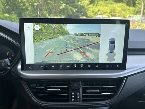 New 2025 Ford Escape SE image 4