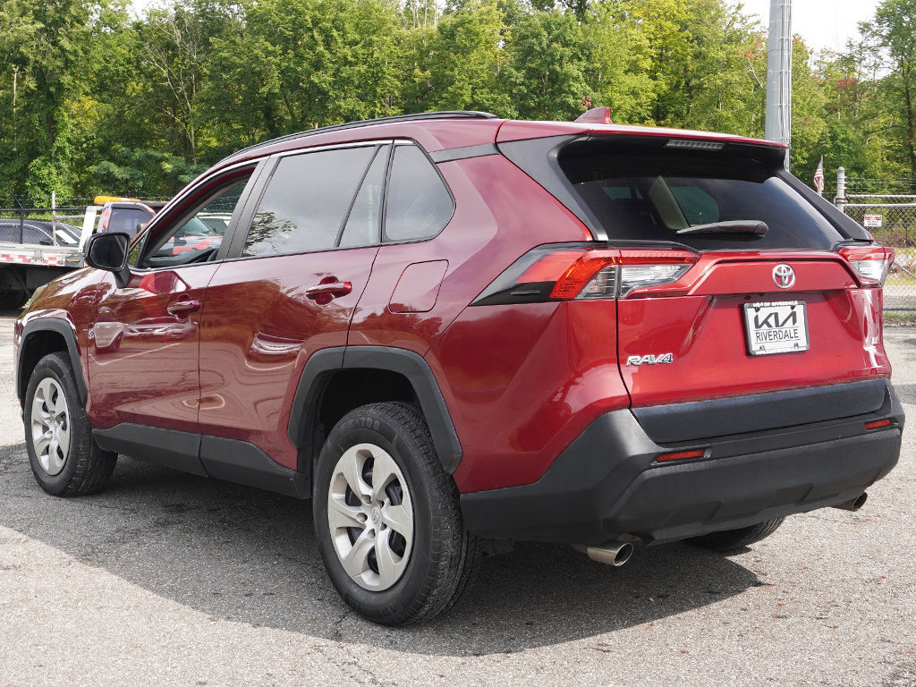 Used 2020 Toyota RAV4 LE FWD image 6