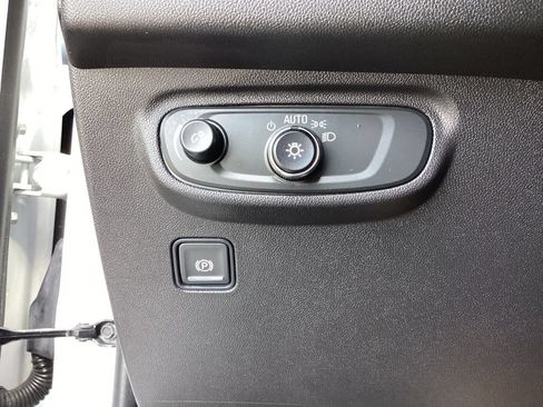Used 2024 GMC Terrain SLE w/ Driver Convenience Package FWD image 59