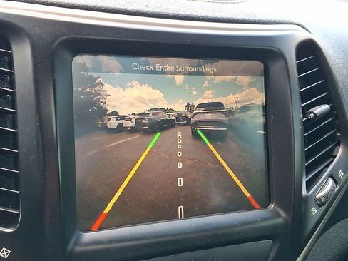 Used 2016 Jeep Cherokee Limited AWD/4WD image 7