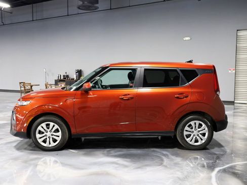 Used 2021 Kia Soul LX FWD image 4