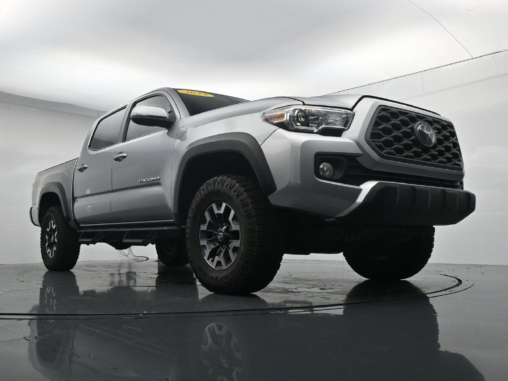 Used 2023 Toyota Tacoma TRD Off-Road w/ Technology Package AWD/4WD image 32
