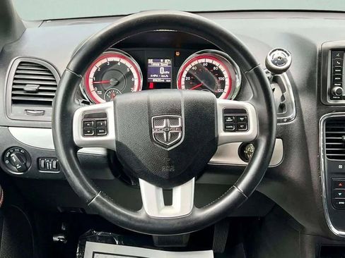 Used 2014 Dodge Grand Caravan R/T image 17