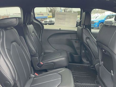 New 2026 Chrysler Pacifica Select FWD image 17