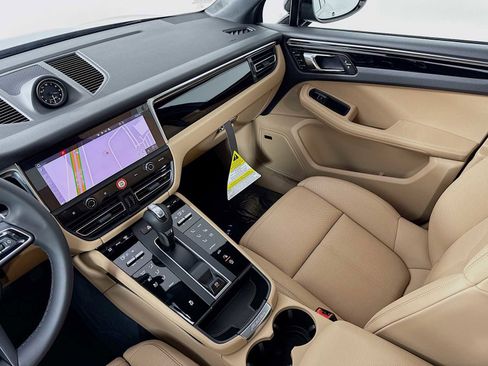 New 2026 Porsche Macan image 26