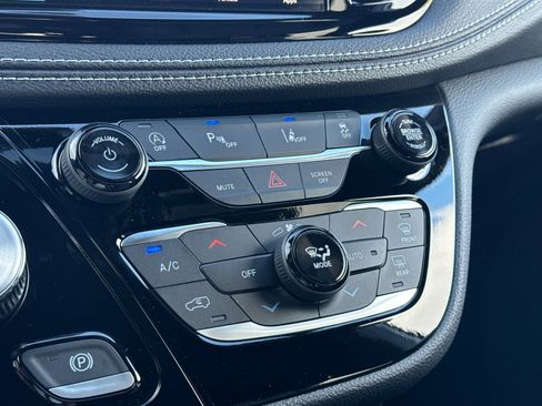 New 2026 Chrysler Pacifica Select image 20