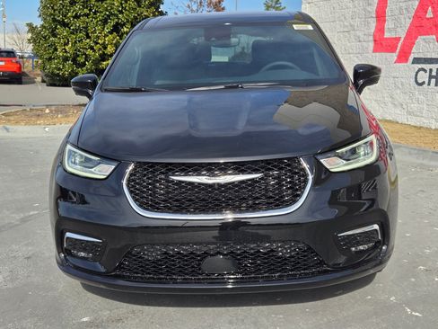 New 2026 Chrysler Pacifica Select image 2