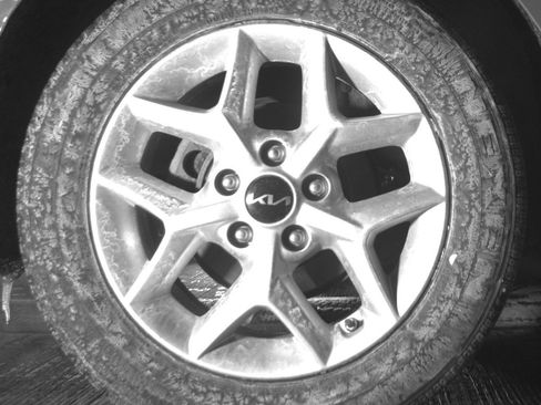 Used 2025 Kia Soul LX w/ LX Technology Package FWD image 15