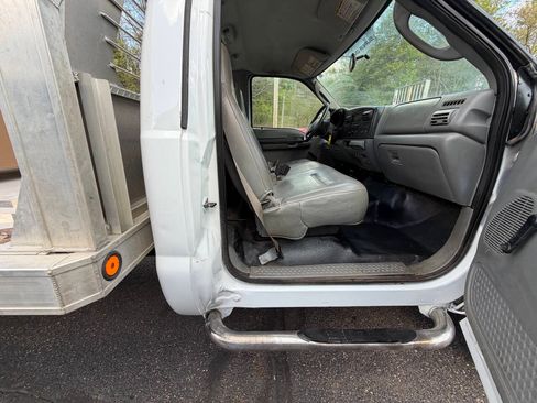 Used 2006 Ford F350 4x4 Regular Cab DRW Super Duty image 17