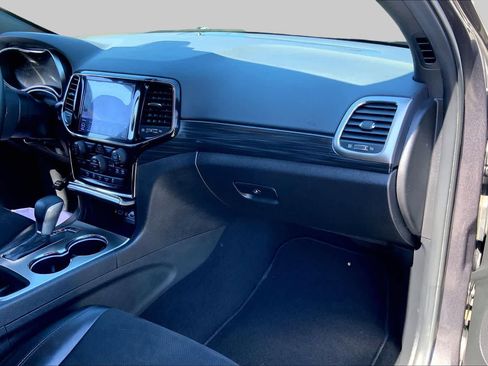 Used 2019 Jeep Grand Cherokee Altitude RWD image 17