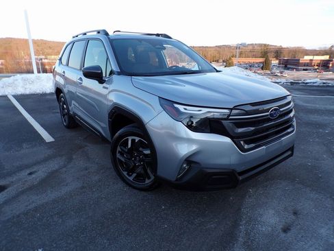 Certified 2025 Subaru Forester Premium image 30