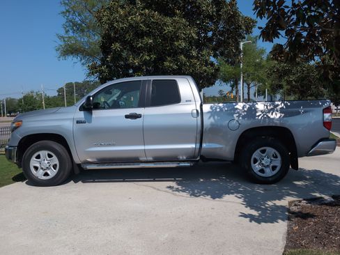 Used 2019 Toyota Tundra SR5 w/ SR5 Upgrade Package image 7
