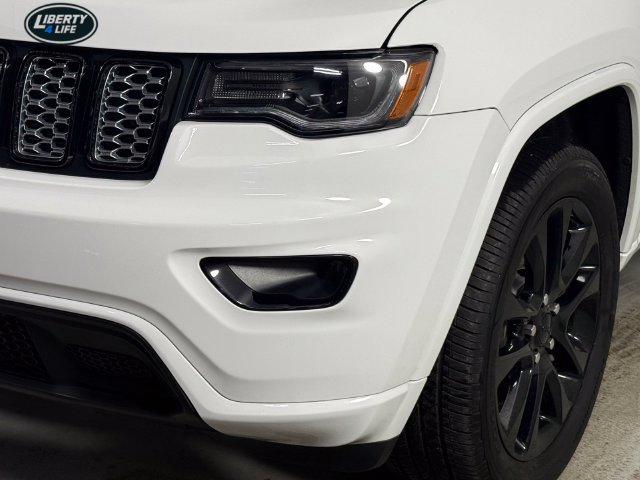 Used 2022 Jeep Grand Cherokee Laredo X AWD/4WD image 9