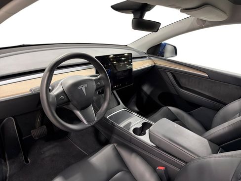Certified 2023 Tesla Model Y Long Range AWD/4WD image 9