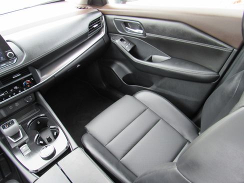 Used 2023 Nissan Rogue SV w/ SV Premium B Package image 38