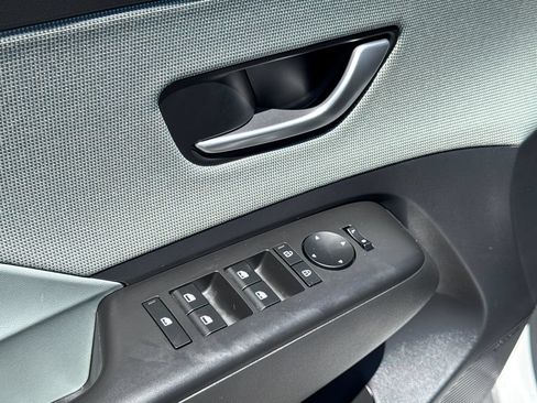 Used 2025 Hyundai Kona Limited FWD image 29