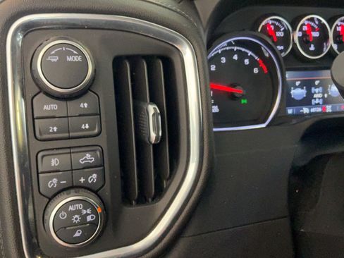 Used 2021 Chevrolet Silverado 1500 LT Trail Boss w/ Convenience Package II AWD/4WD image 19