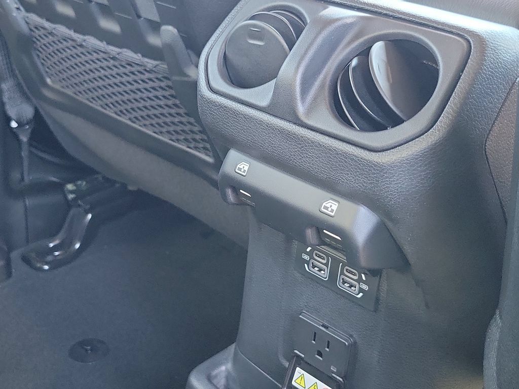 Used 2022 Jeep Wrangler Unlimited Rubicon w/ Dual Top Group AWD/4WD image 23