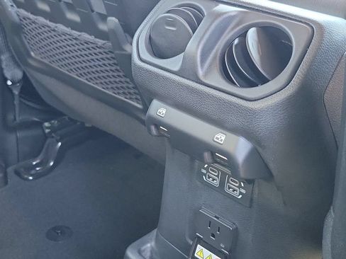 Used 2022 Jeep Wrangler Unlimited Rubicon w/ Dual Top Group AWD/4WD image 23
