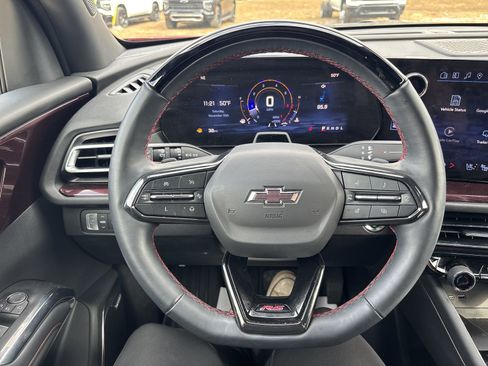 Used 2024 Chevrolet Traverse RS image 17