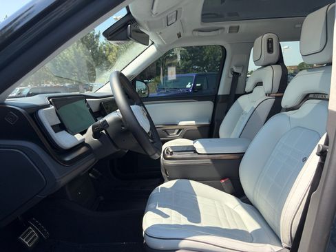 Used 2025 Rivian R1S Premium AWD/4WD image 12