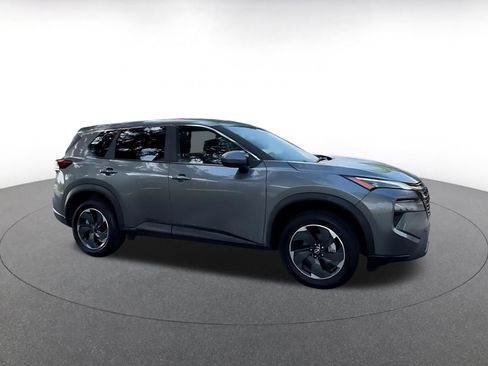 Used 2025 Nissan Rogue SV FWD image 2
