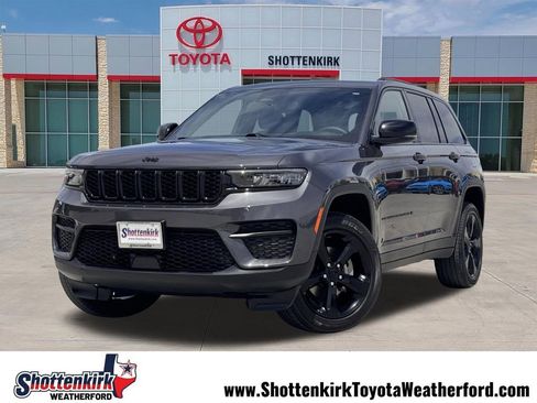 Used 2023 Jeep Grand Cherokee Altitude AWD/4WD image 1