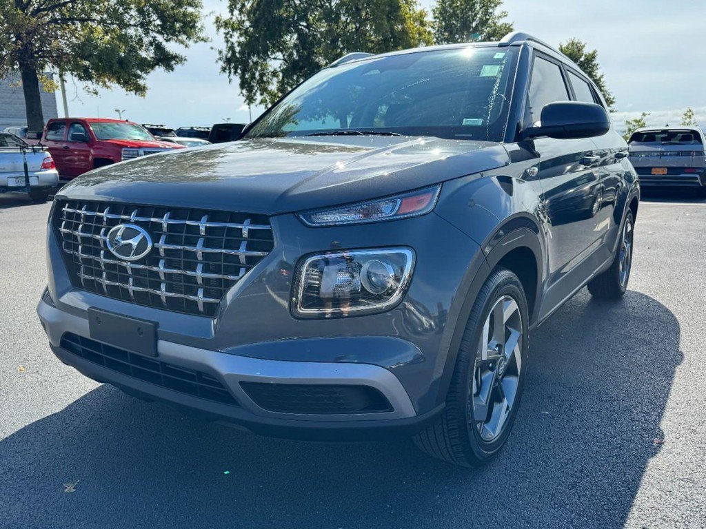Certified 2025 Hyundai Venue SEL FWD image 8