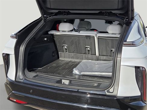 New 2026 Cadillac Lyriq Sport image 17