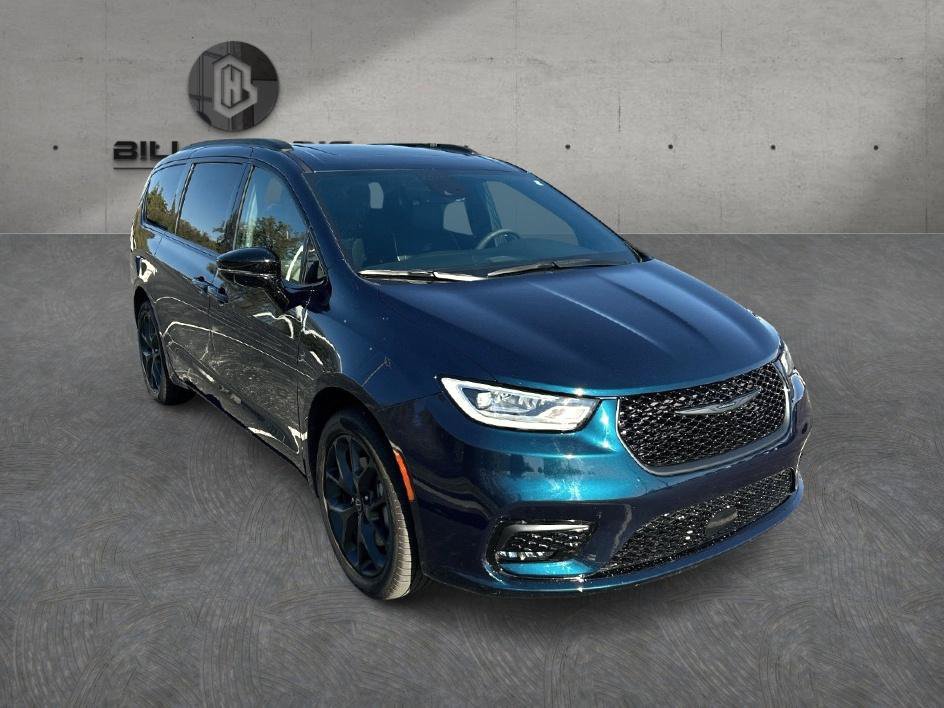 Used 2025 Chrysler Pacifica Limited AWD/4WD image 7