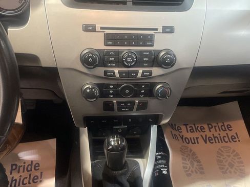 Used 2010 Ford Focus SES image 28
