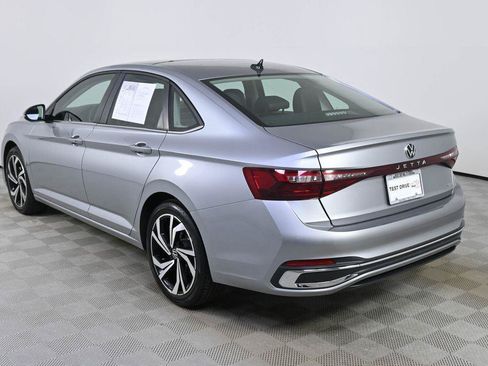 Used 2025 Volkswagen Jetta SEL FWD image 4