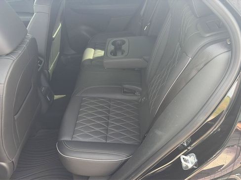 Used 2023 Buick Envision Avenir AWD/4WD image 12
