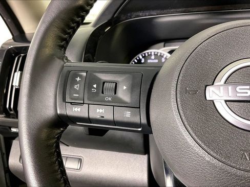 Used 2024 Nissan Pathfinder SV image 26