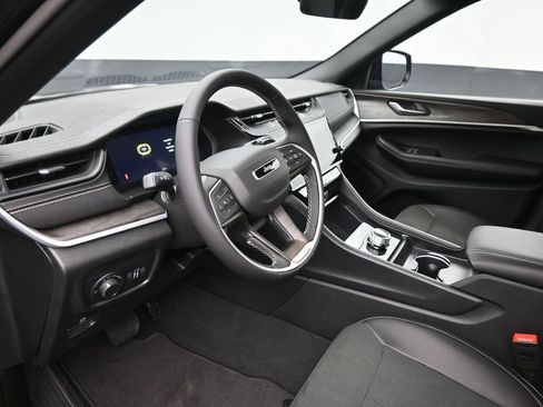 New 2026 Jeep Grand Cherokee Altitude image 18