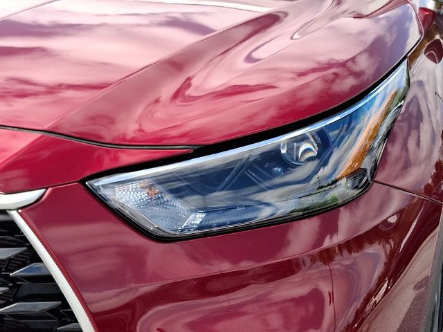 Certified 2022 Toyota Highlander XLE AWD/4WD image 9