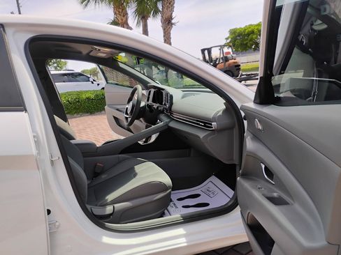 Used 2023 Hyundai Elantra SEL FWD image 89