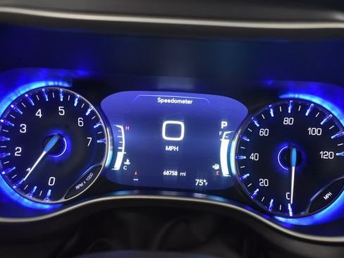 Used 2024 Chrysler Pacifica Touring-L FWD image 25