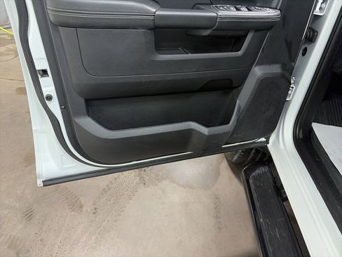 Used 2024 RAM 2500 Big Horn w/ Night Edition AWD/4WD image 11