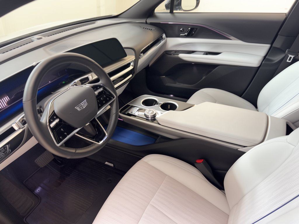 Used 2024 Cadillac Lyriq Sport RWD image 4