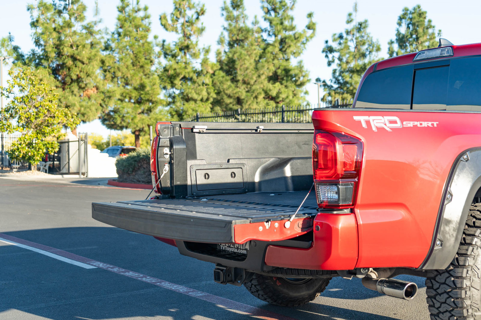 Used 2018 Toyota Tacoma TRD Sport w/ Technology Package RWD image 21