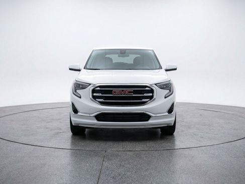 Used 2024 GMC Terrain SLE image 2