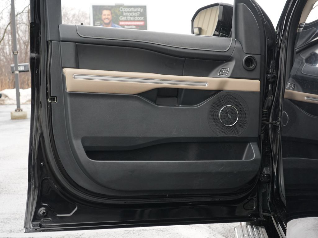 Used 2024 Ford Expedition Max Limited AWD/4WD image 16