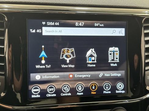 Used 2020 Jeep Grand Cherokee Altitude AWD/4WD image 14