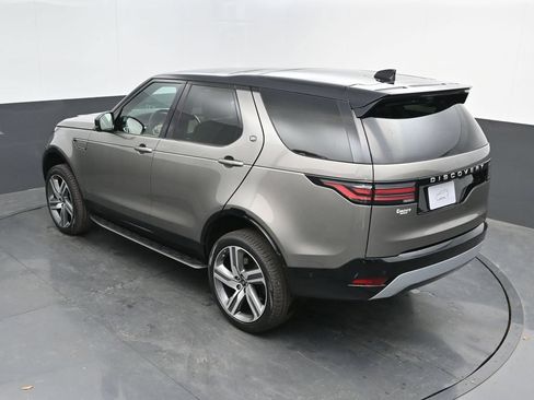 Used 2025 Land Rover Discovery Metropolitan Edition AWD/4WD image 34