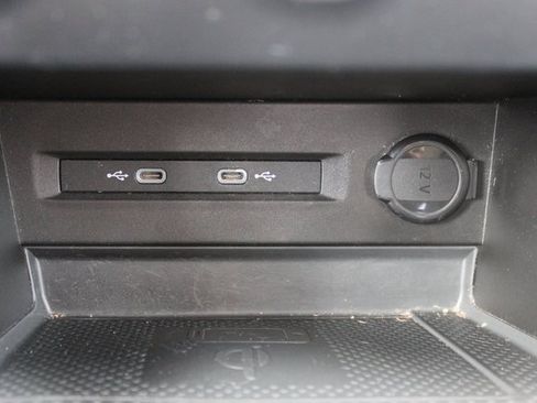 Used 2022 Volkswagen Taos SE w/ Panoramic Sunroof Package image 15