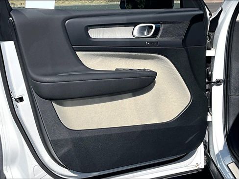 Used 2026 Volvo XC40 B5 Plus w/ Protection Package Premier image 25