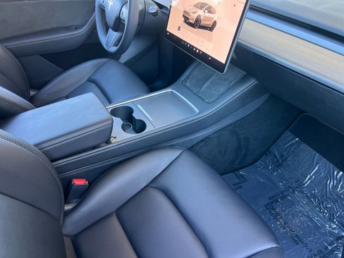 Used 2023 Tesla Model Y Long Range image 17
