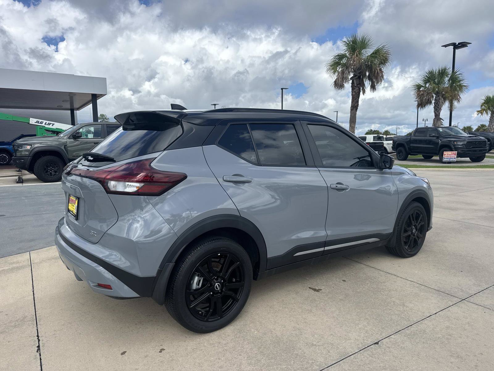 Used 2024 Nissan Kicks SR w/ SR Premium Package FWD image 7