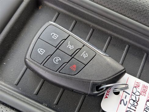 Used 2023 GMC Yukon SLT image 28